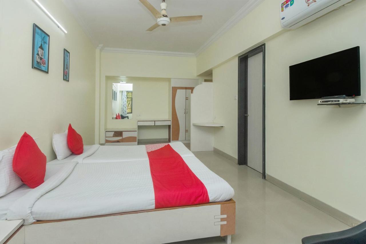 Flagship 4387 Hotel Theem Plaaza Nashik Exteriör bild