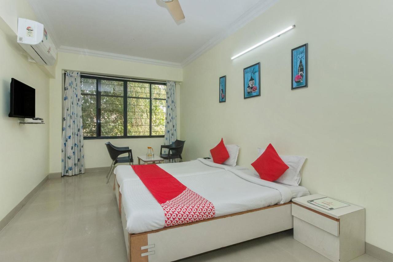 Flagship 4387 Hotel Theem Plaaza Nashik Exteriör bild