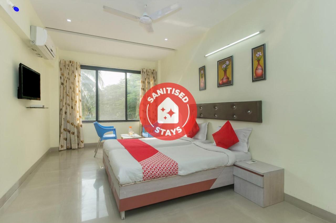 Flagship 4387 Hotel Theem Plaaza Nashik Exteriör bild