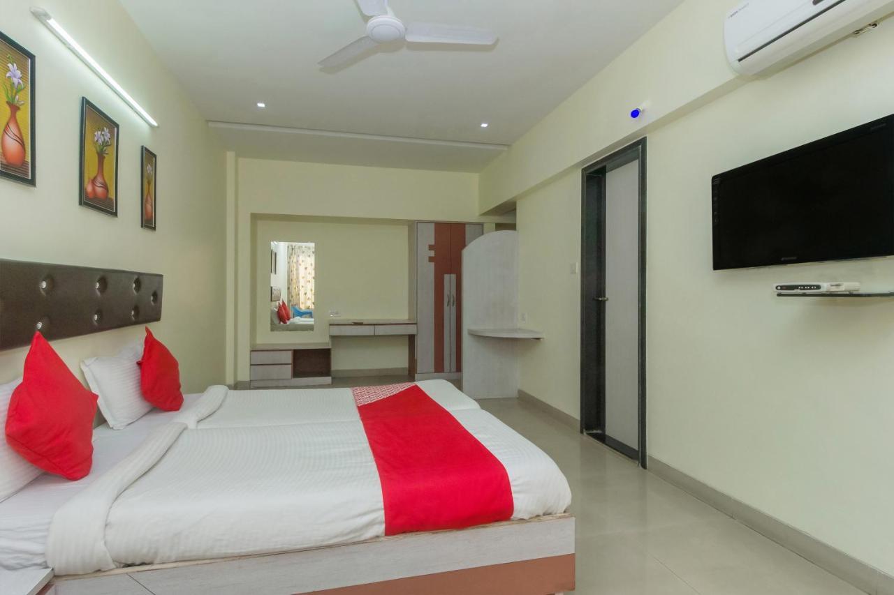 Flagship 4387 Hotel Theem Plaaza Nashik Exteriör bild
