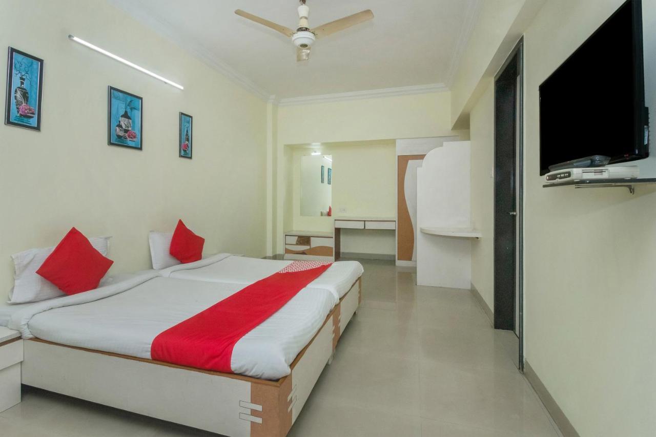 Flagship 4387 Hotel Theem Plaaza Nashik Exteriör bild