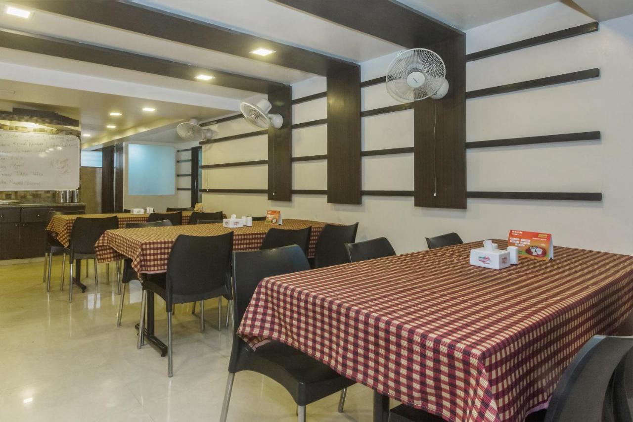 Flagship 4387 Hotel Theem Plaaza Nashik Exteriör bild