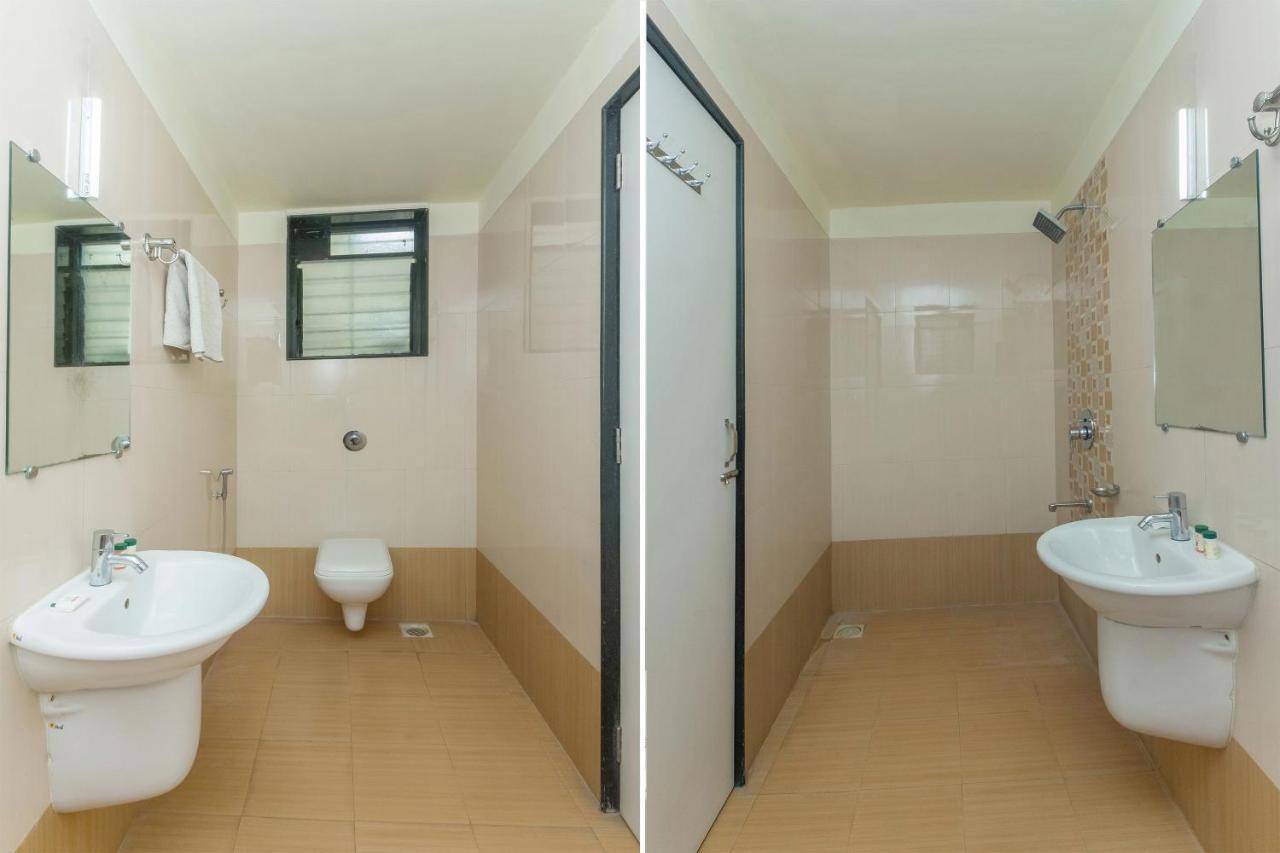 Flagship 4387 Hotel Theem Plaaza Nashik Exteriör bild