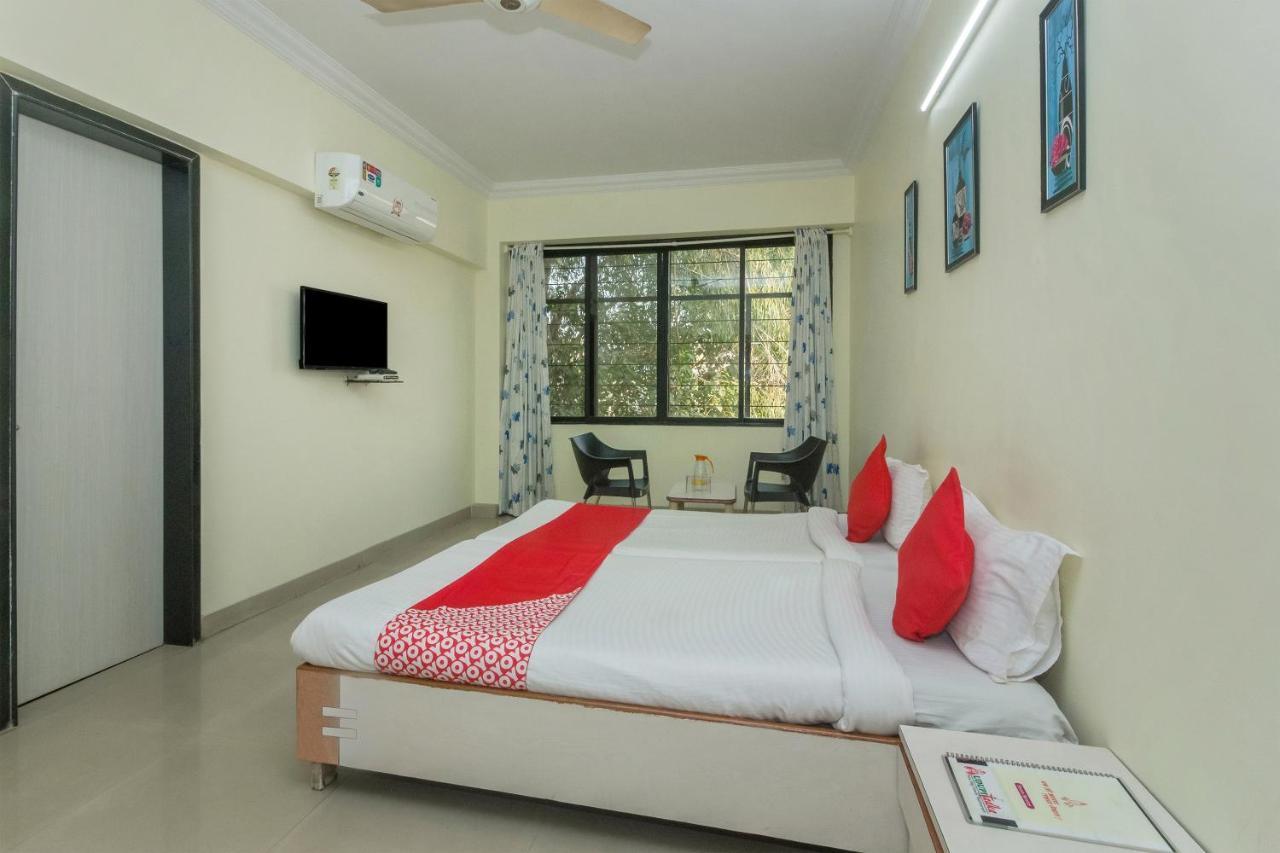 Flagship 4387 Hotel Theem Plaaza Nashik Exteriör bild